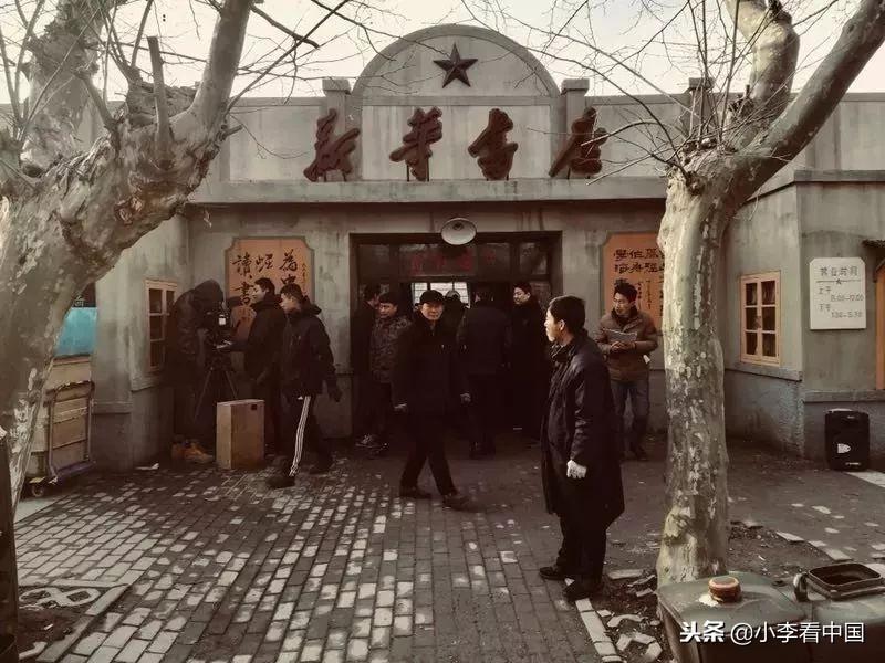 《南京照相馆》北美首映 美国观众共鸣南京照相馆在北美首映后，引起了美国观众的共鸣。这部影片以其独特的视角和感人的故事，成功地打动了不同文化背景观众的内心。